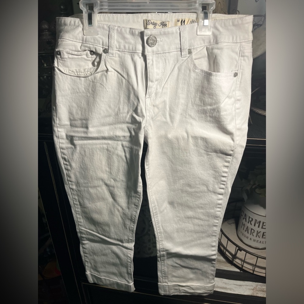 White capri jeans by Indigo Rein